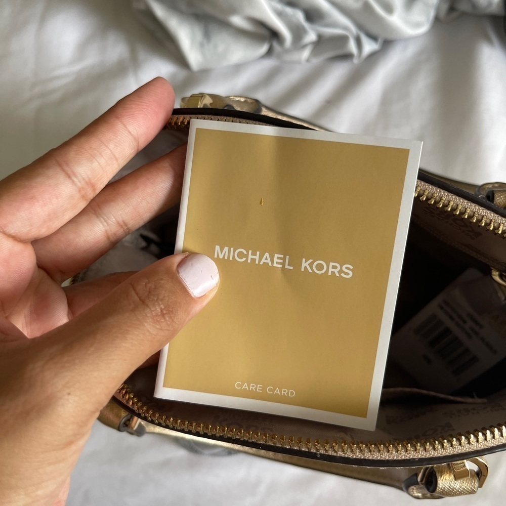 Nwt Michael Kors Emmy white and gold
crossbody - Picture 12 of 12